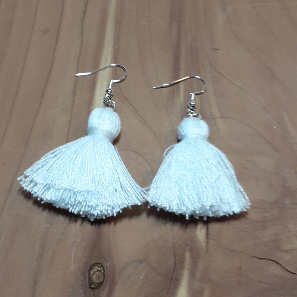 💕3/15💕 White Fringe earring